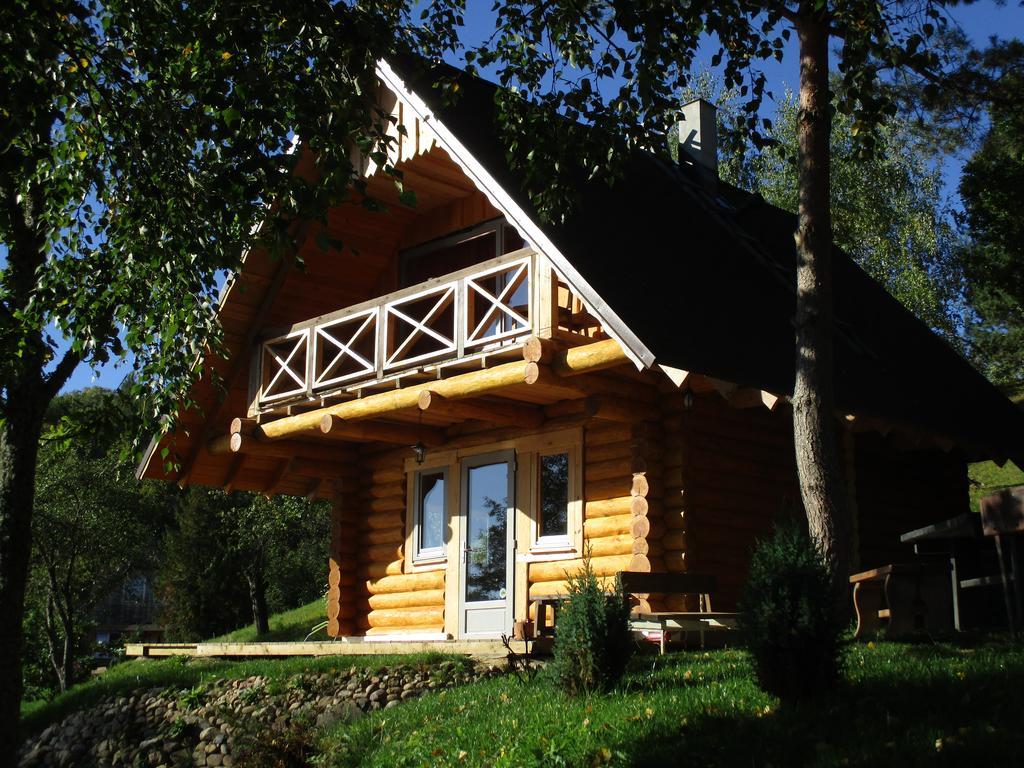 Ezerkalni Villa Raiskums Ngoại thất bức ảnh