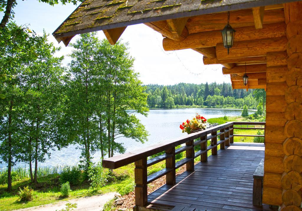 Ezerkalni Villa Raiskums Ngoại thất bức ảnh