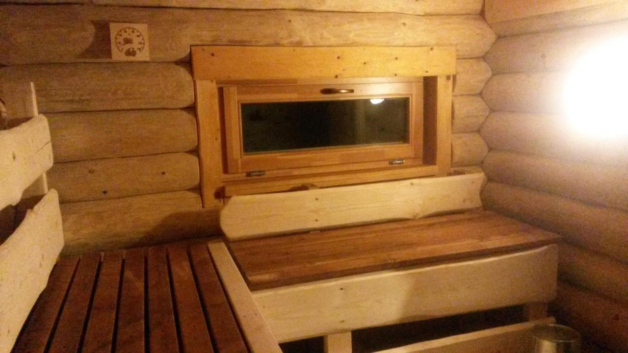 Ezerkalni Villa Raiskums Ngoại thất bức ảnh